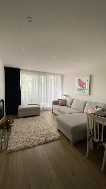 Modern Central Flat With Balcony & Free Parking On-Site Bournemouth